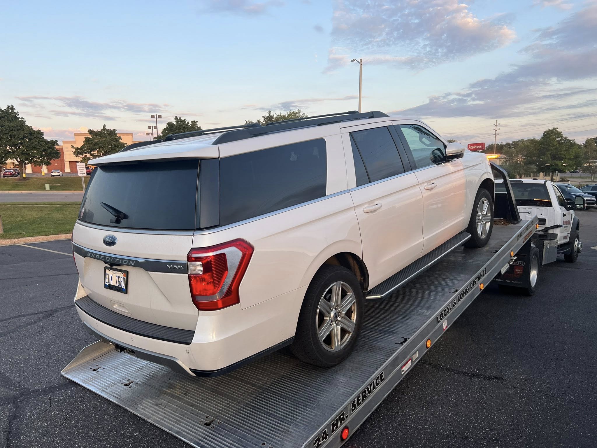 Gallery Image: Super Fast Towing Recovery